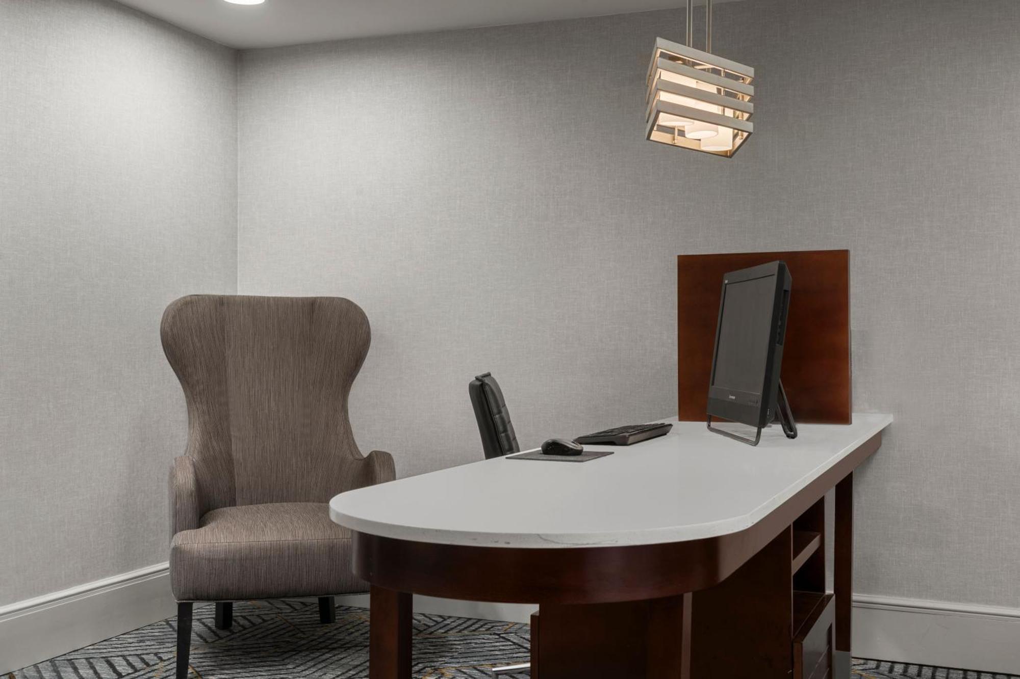 Homewood Suites By Hilton Честер Экстерьер фото