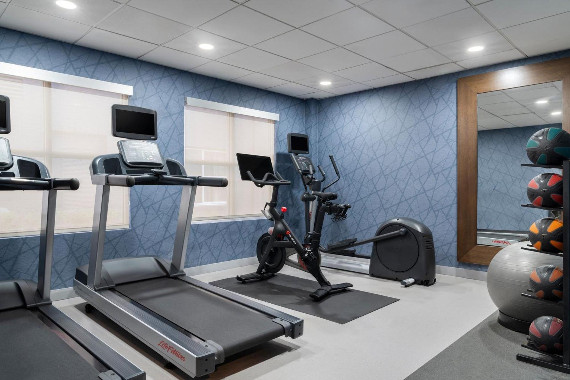 Homewood Suites By Hilton Честер Экстерьер фото