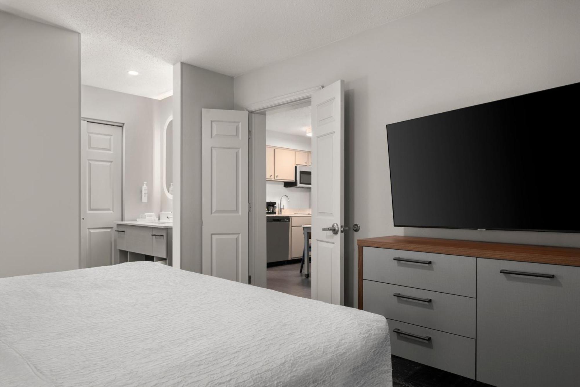 Homewood Suites By Hilton Честер Экстерьер фото