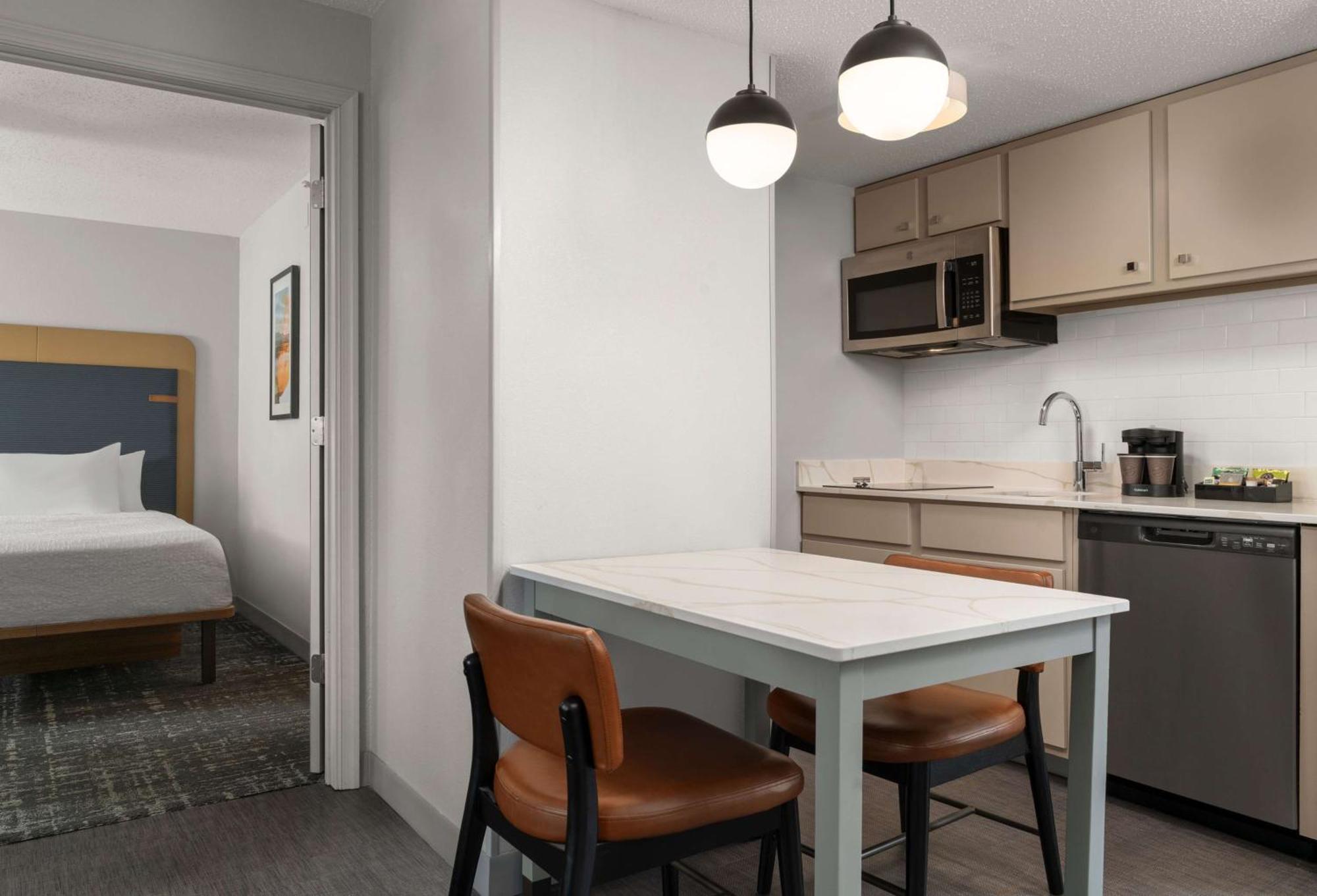 Homewood Suites By Hilton Честер Экстерьер фото